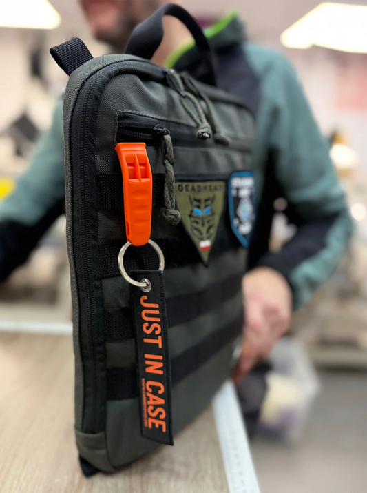 “JUST IN CASE” Schlüsselanhänger mit Notfallpfeife